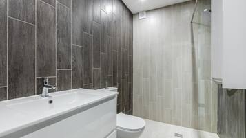 Luxury Apartment, Private Bathroom | Bathroom