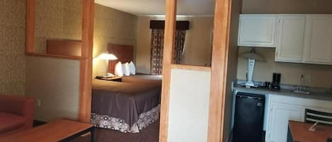 1 habitación, escritorio, tabla de planchar con plancha y wifi gratis