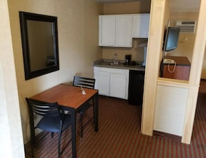 Dining - Standard Double Suite (Bourne)