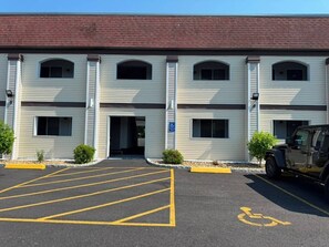 Exterior - The Bridgeway - Gateway to Cape Cod (Bourne)