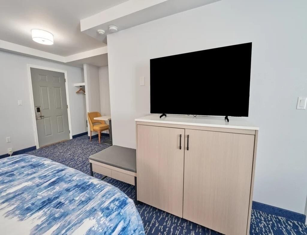 1 habitación, escritorio, tabla de planchar con plancha y wifi gratis 