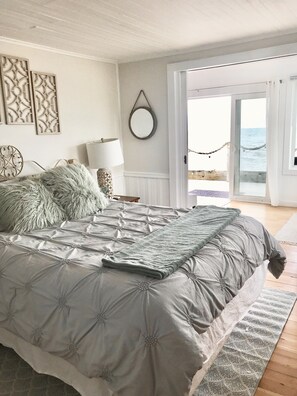 3 bedrooms, iron/ironing board, free WiFi, bed sheets - Oceanfront Oasis Spacious 3-Bedroom, 2-Bath Retreat for 12  Linens Included (Old Saybrook)