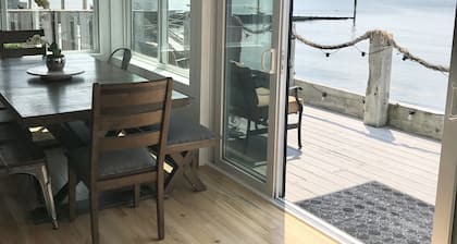 Oceanfront Oasis Spacious 3-Bedroom, 2-Bath Retreat for 12 Linens Included