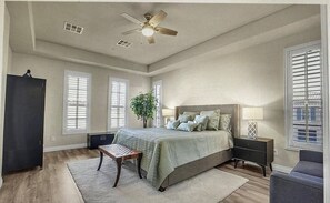 4 bedrooms, iron/ironing board, WiFi, bed sheets - Penthouse in the heart of Lake Las Vegas (Lake Las Vegas)