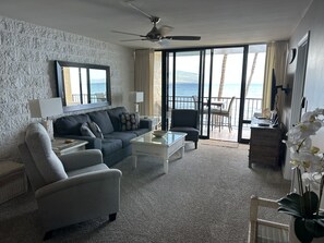 Smart TV, DVD player, books, video library - Oceanfront Maui dream, relax and unwind at Sugar Beach, Kanai A Nalu #319 (Wailuku)