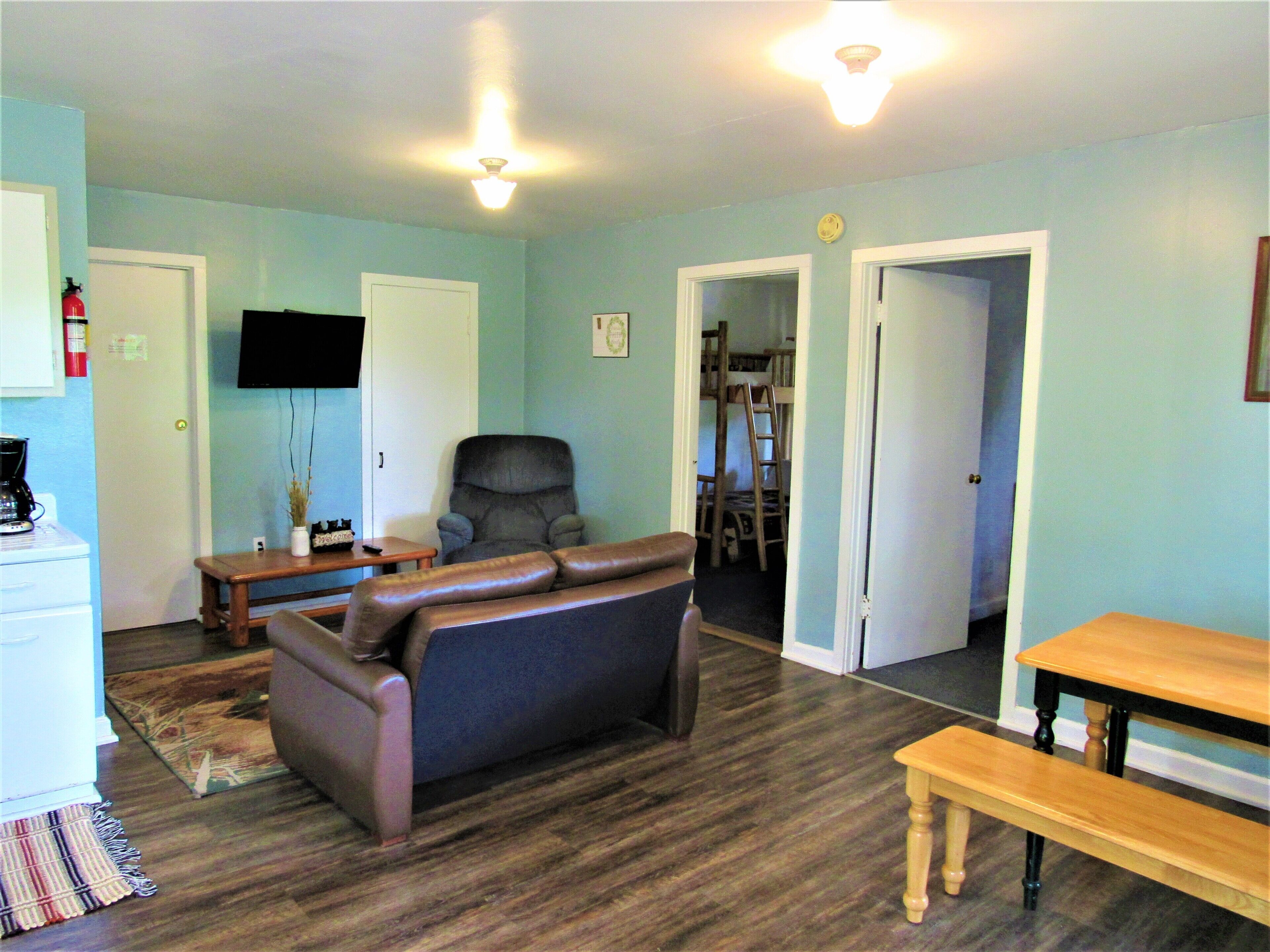 Cabin 2 at Kentucky Lake's  Lynnhurst Family Resort