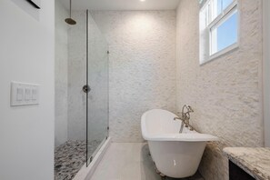 Soap, shampoo - Beautiful Naples Home with Private Pool Near Beach & Dining by Esthetic Stays (Naples)