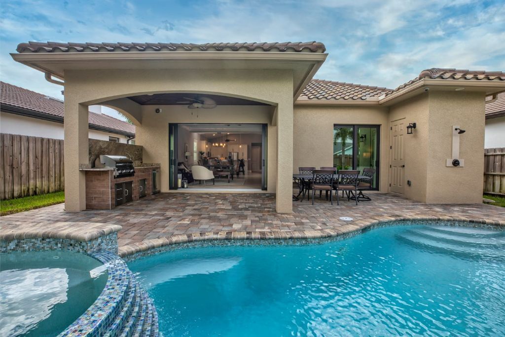 Amazing Sparkly Clean Naples Home