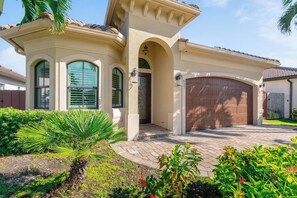 Exterior - Amazing Escape Home in Naples with Private Pool & Bikes by Esthetic Stays (Naples)