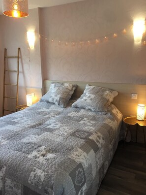 2 bedrooms, bed sheets