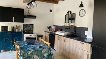 Réfrigérateur, micro-ondes, four, plaque de cuisson