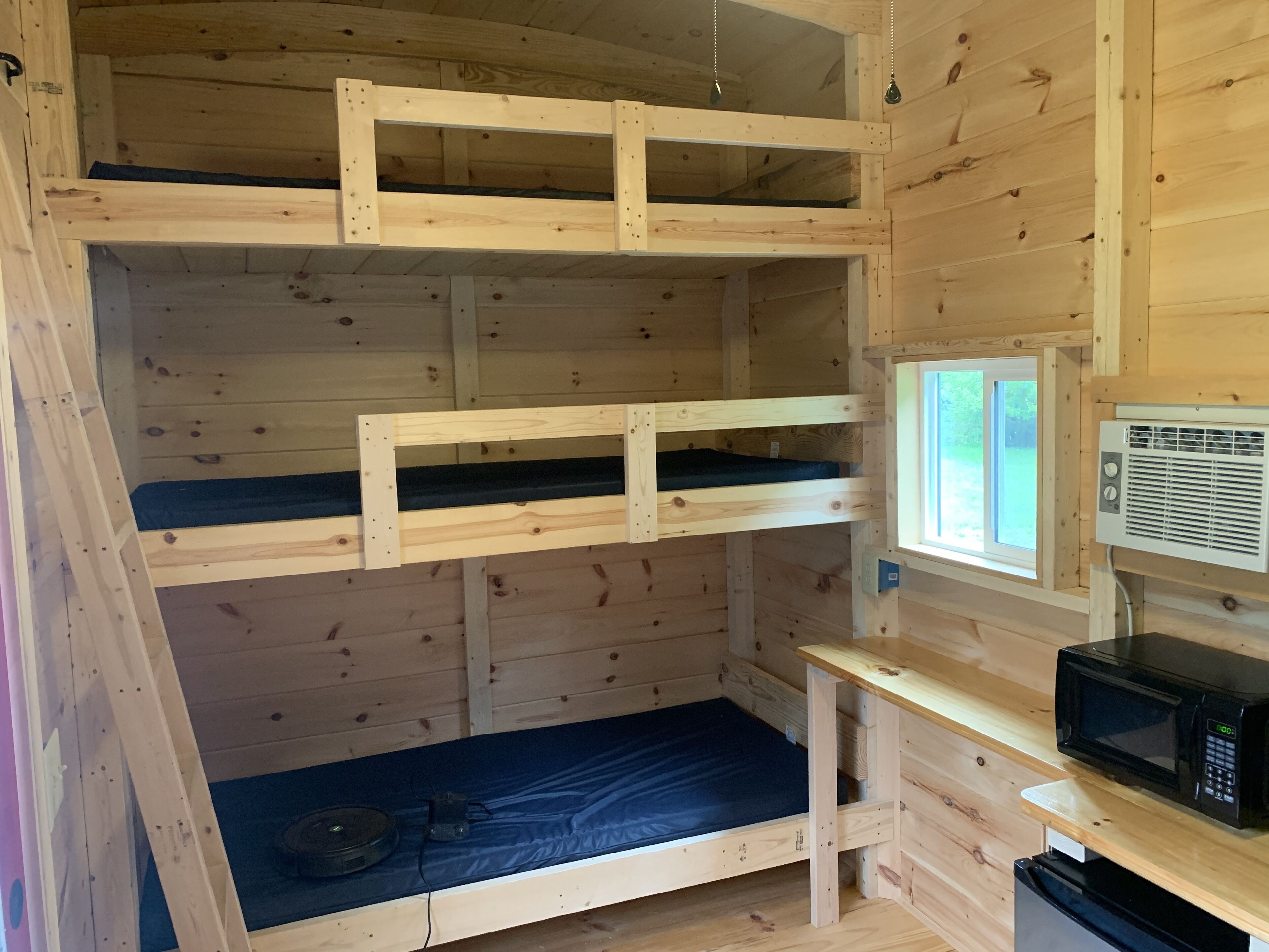 Come Enjoy a Cozy Getaway Cabin on The River