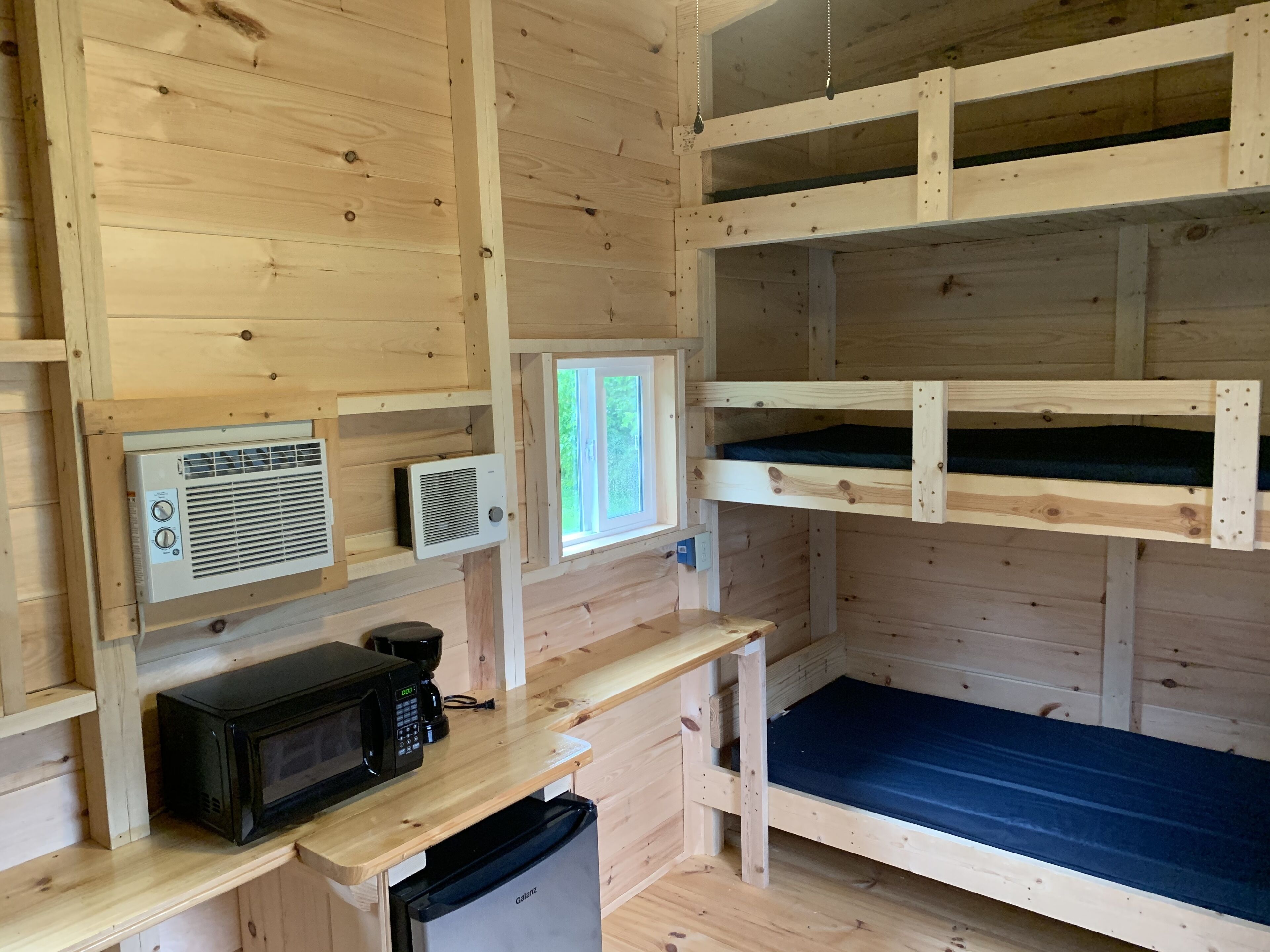 Come Enjoy a Cozy Getaway Cabin on The River