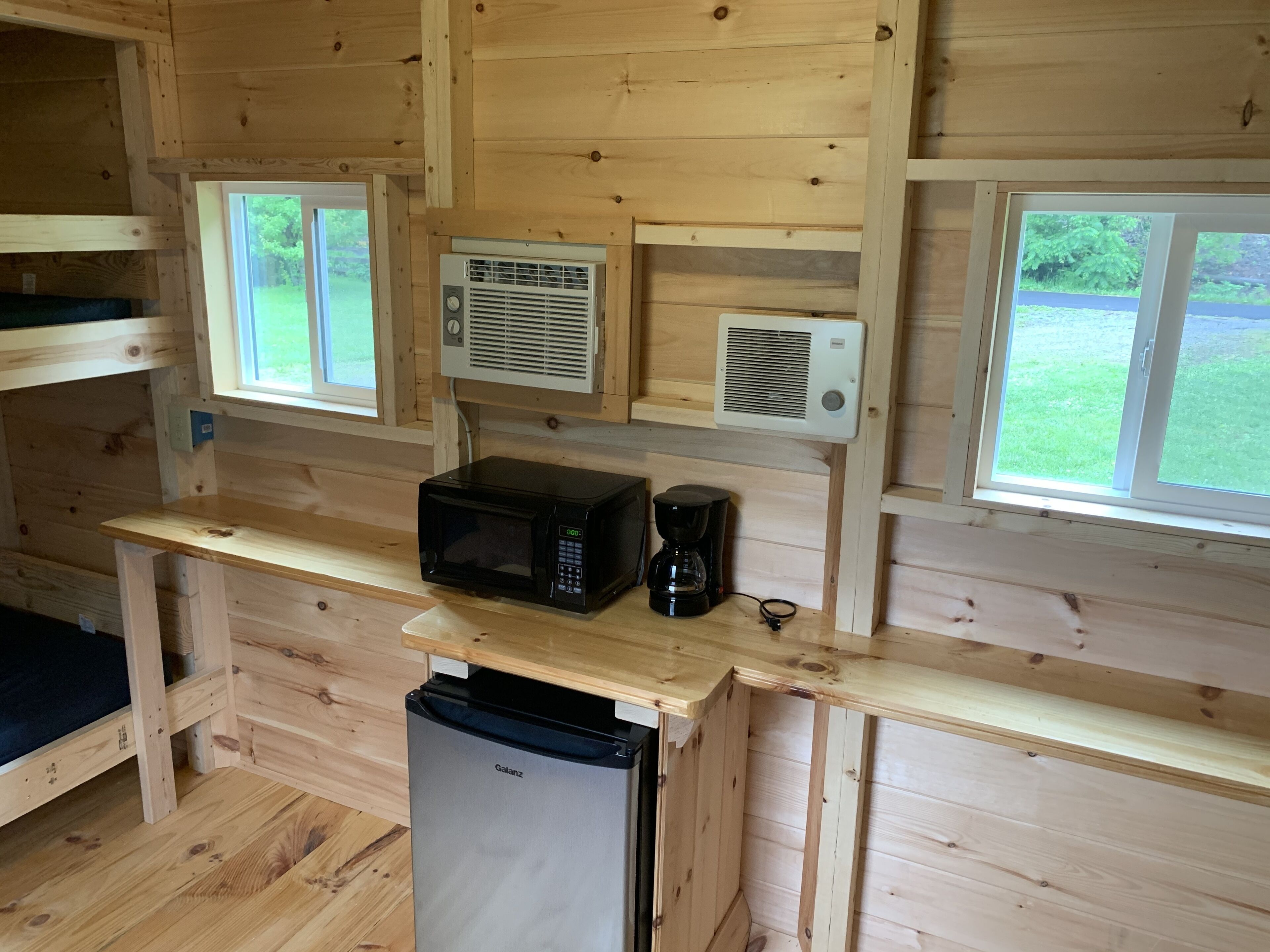 Come Enjoy a Cozy Getaway Cabin on The River