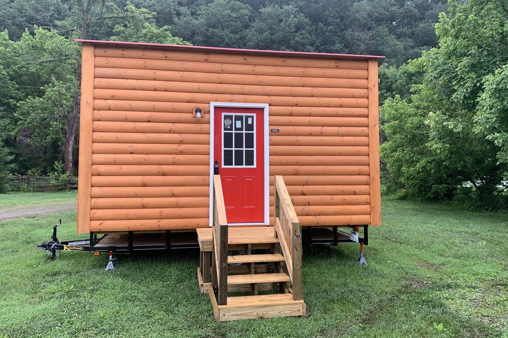 Come Enjoy a Cozy Getaway Cabin on The River