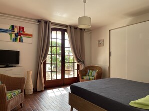 1 chambre, fer et planche Ă repasser, Wi-Fi gratuit, draps fournis