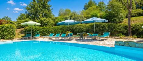 Villa familiale, 6 chambres, four à micro-ondes (Molino del Ponte) | Piscine | Piscine extérieure en saison