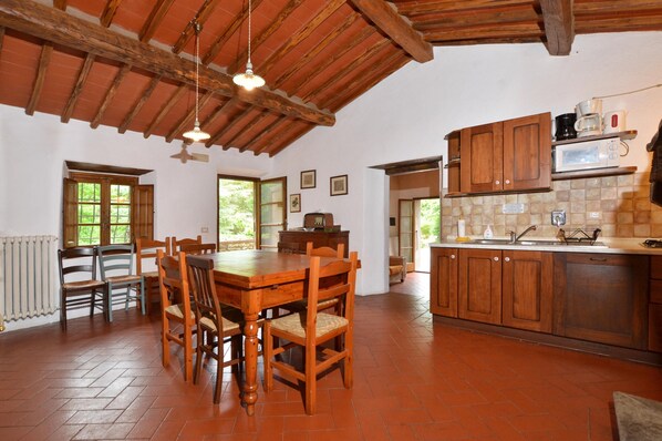 Family Villa, Multiple Bedrooms (Molino del Ponte) | Private kitchen | Microwave, oven, stovetop, dishwasher - Molino del Ponte (Radda in Chianti)