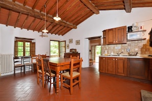 Villa familiare, camere multiple (Molino del Ponte) | Cucina privata | Microonde, forno, piano cottura, lavastoviglie