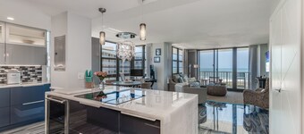 ⭐️Too Nice to Rent ~ Luxury end unit on beach with monster ocean & city views 🌊👀☀️
