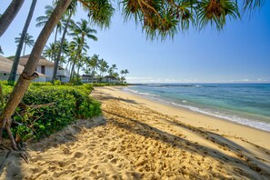 Plage à proximité, chaise longue, serviettes de plage