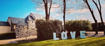 Gite de Caractère Proche Campagne, Jacuzzi Privatif, Terrain Clos Arboré