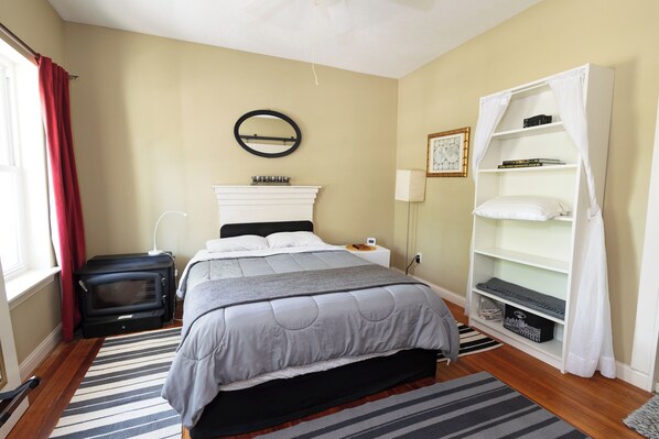 1 chambre, fer et planche à repasser, accès au Wi-Fi (inclus)