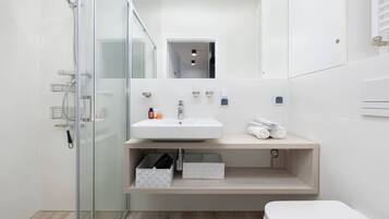 Shower, hair dryer, shampoo