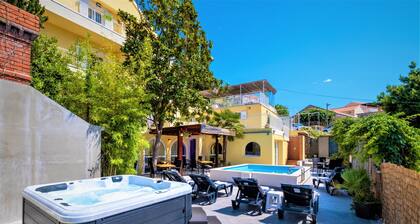 Castelletto - Superior Double Room with Balcony and Airport Transfer 9