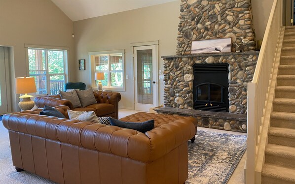 Smart-TV, Kamin, Videothek