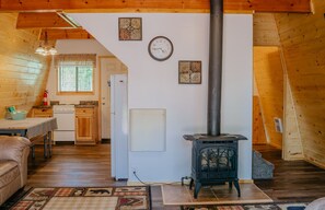 Smart TV, fireplace - Aspen Ridge Cabin WIFI, 2bed+1Bath, 20mins to Yellowstone (Island Park)