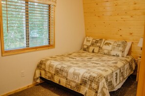 2 bedrooms, iron/ironing board, free WiFi, bed sheets - Aspen Ridge Cabin WIFI, 2bed+1Bath, 20mins to Yellowstone (Island Park)