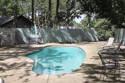 Condo Rental - Short Walk to Footbridge Beach