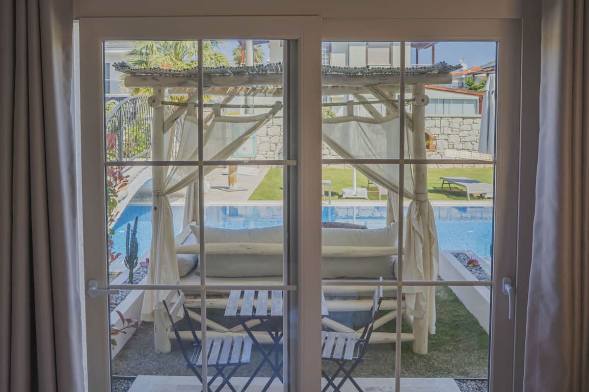 Luxury Room, Poolside | WiFi (free), bed sheets