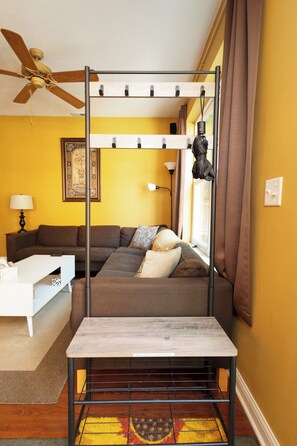 Smart TV, fireplace, DVD player, printers