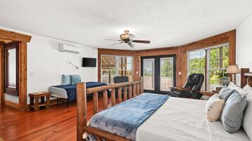 3 bedrooms, desk, iron/ironing board, travel crib