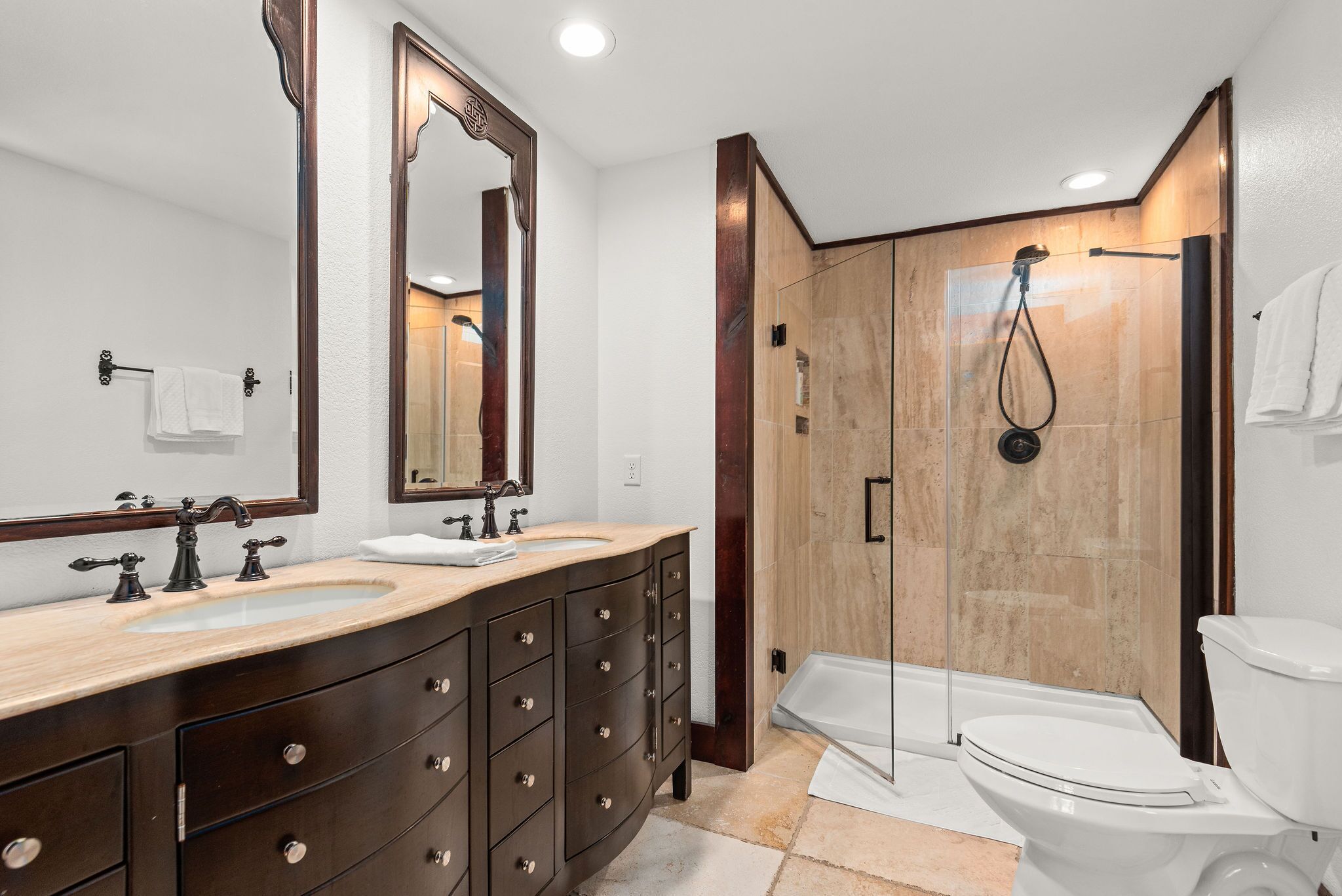 Breathtaking Lake View Chalet! Game Room! Hot Tub