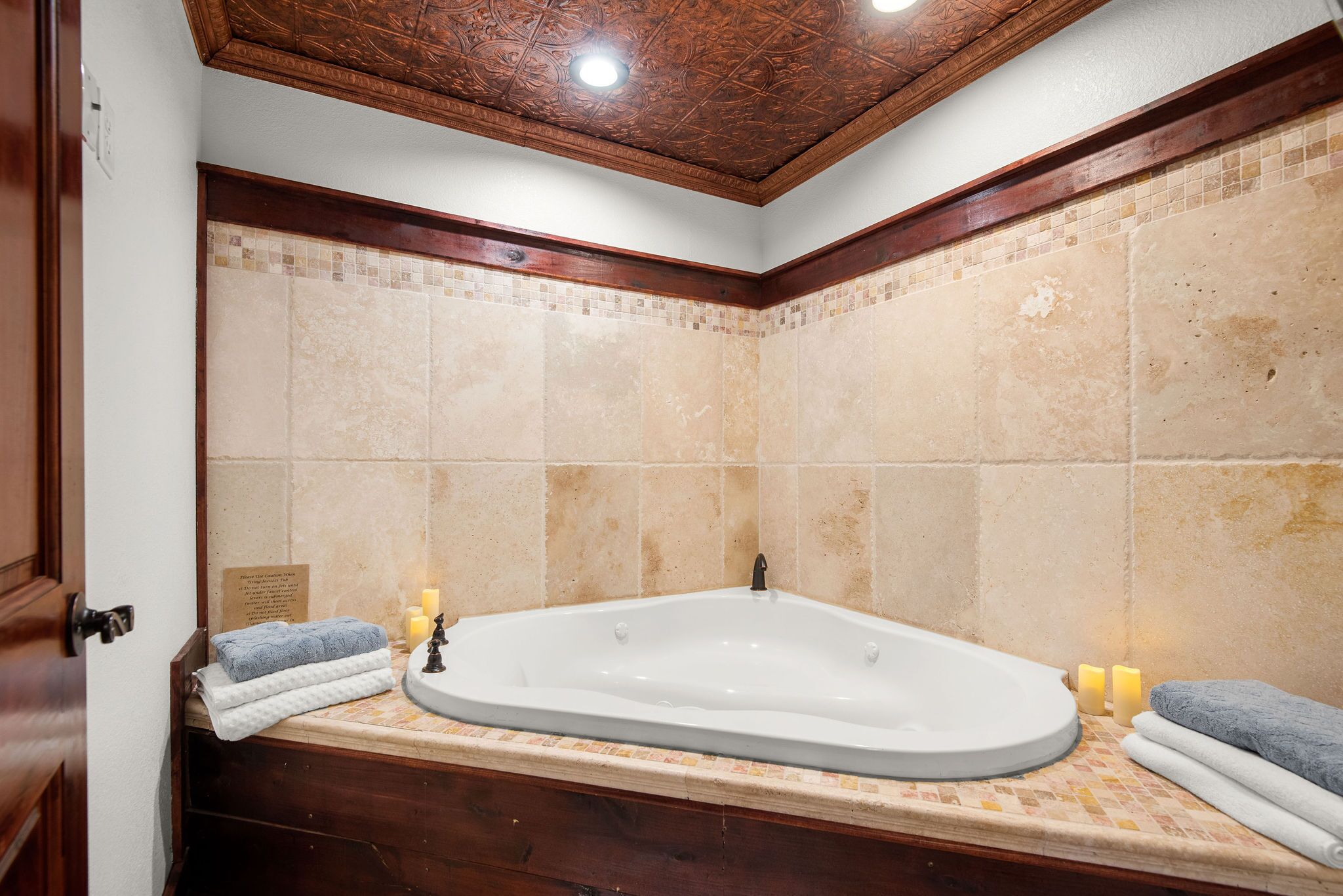 Breathtaking Lake View Chalet! Game Room! Hot Tub