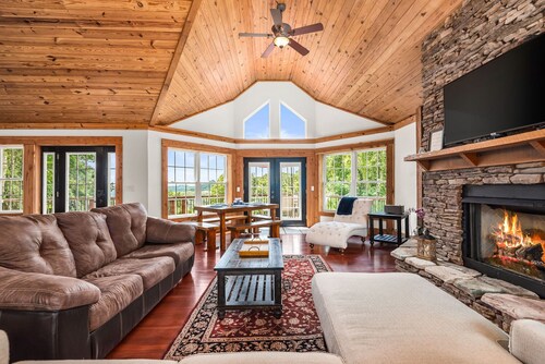 Spring Break! | Game Room | Hot Tub!