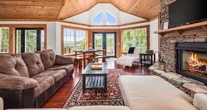 Spring Break! | Game Room | Hot Tub!