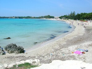 Plage à proximité, chaises longues
