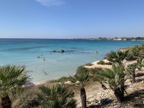 Plage à proximité, chaises longues