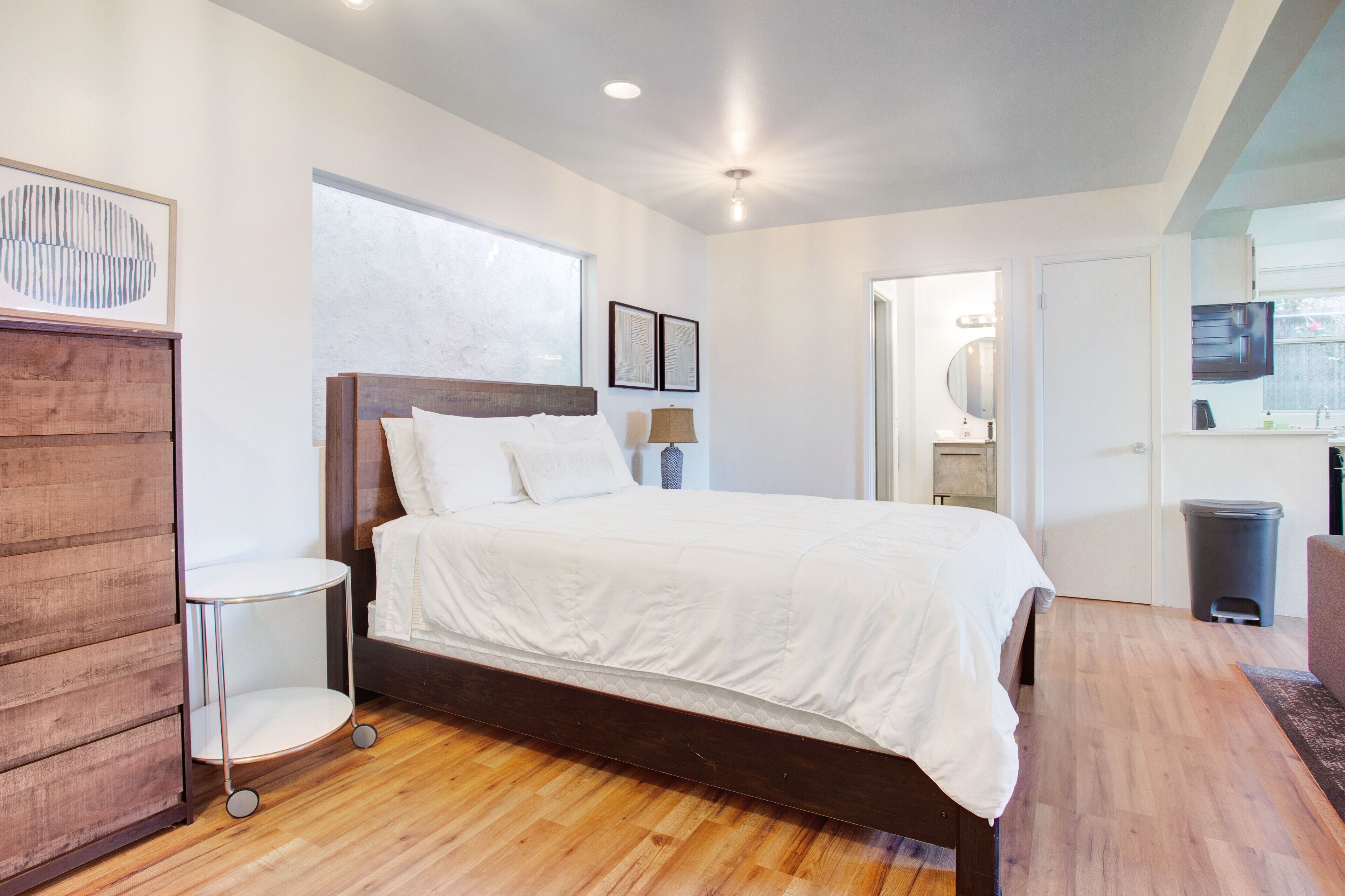 Bright Bohemian Bungalow w/ Patio off Abbot Kinney (recently remodeled with A/C)