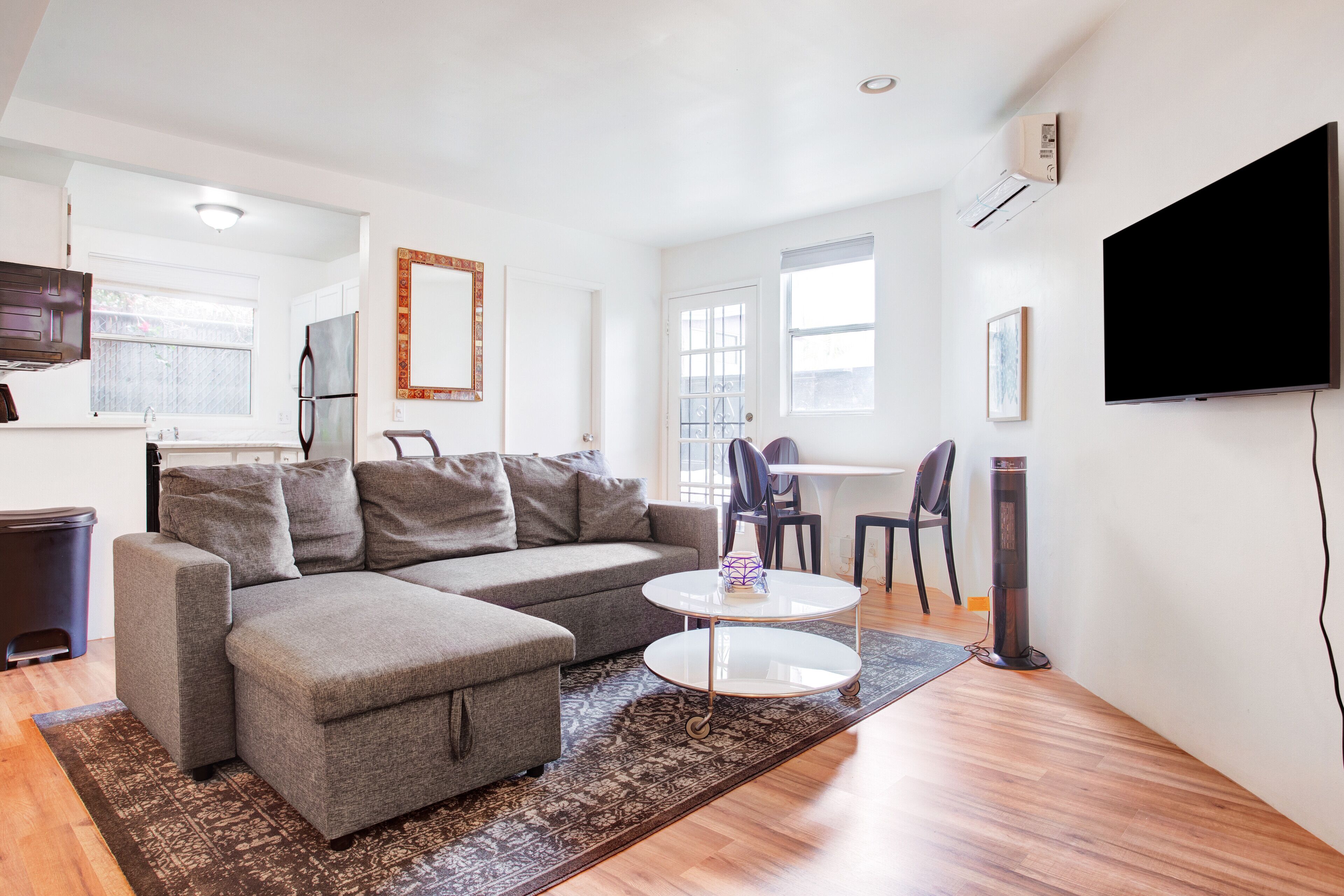 Bright Bohemian Bungalow w/ Patio off Abbot Kinney (recently remodeled with A/C)