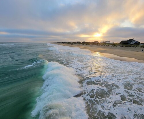 OBX- Family home- short walk to the beach & nearby pier & restaurants.
