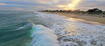 OBX- Family home- short walk to the beach & nearby pier & restaurants.