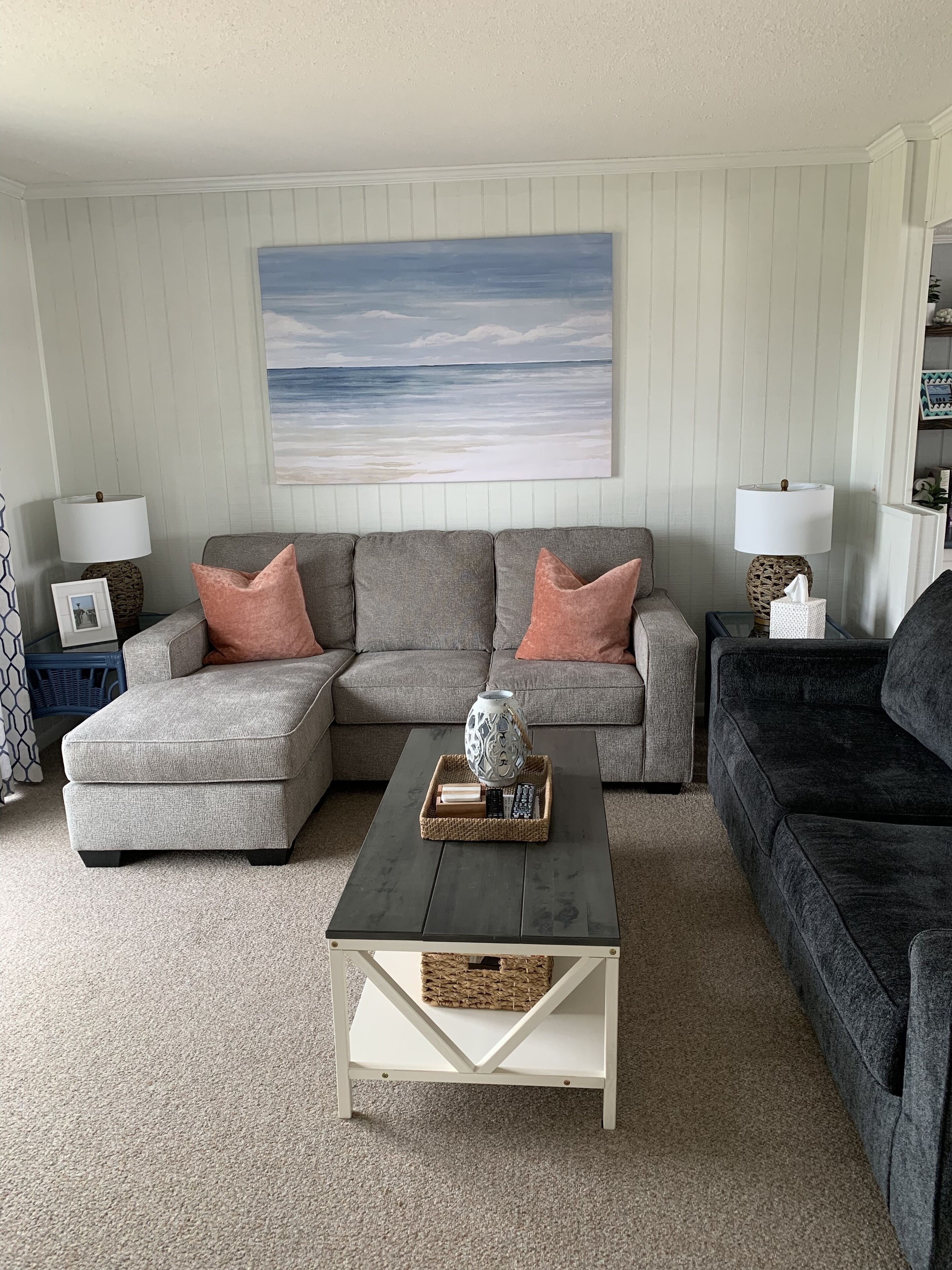 NEWLY RENOVATED! Close to Beach-Great Amenities Sleeps 9