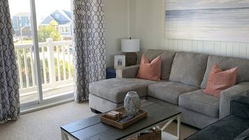 TV connectée, lecteur de DVD, livres, vidéothèque