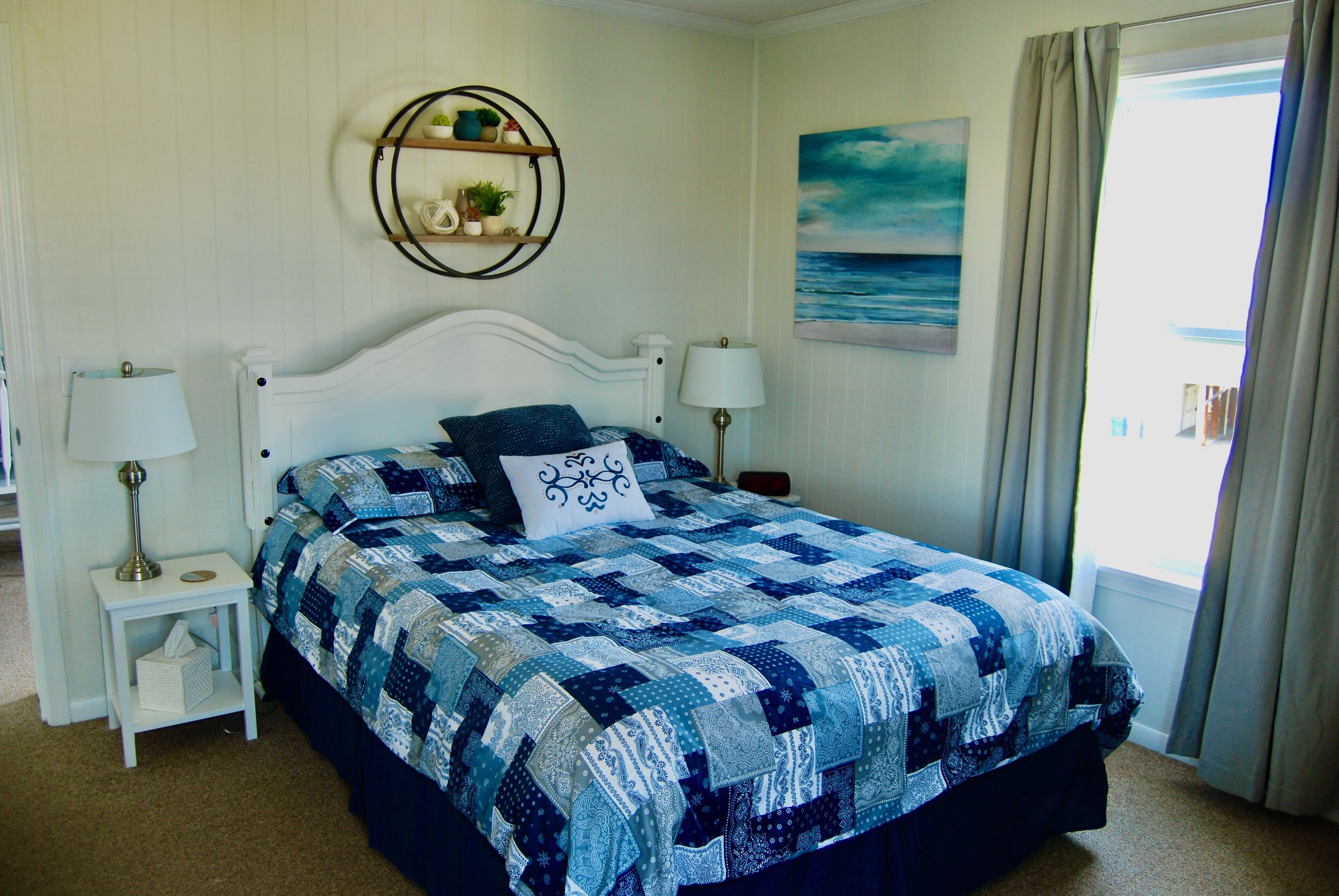 NEWLY RENOVATED! Close to Beach-Great Amenities Sleeps 9