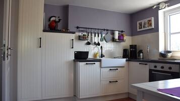 Kühlschrank, Herdplatte, Geschirrspüler